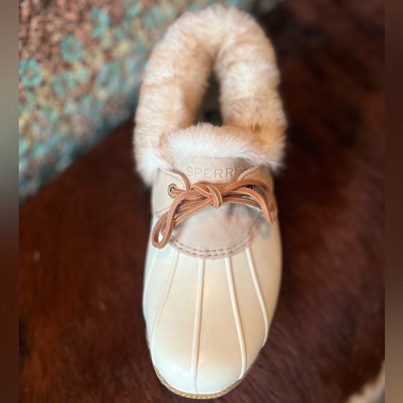 Cream and White All Weather Saltwater 1- Eye Cozy Sperry Boots - Picture 9 of 12